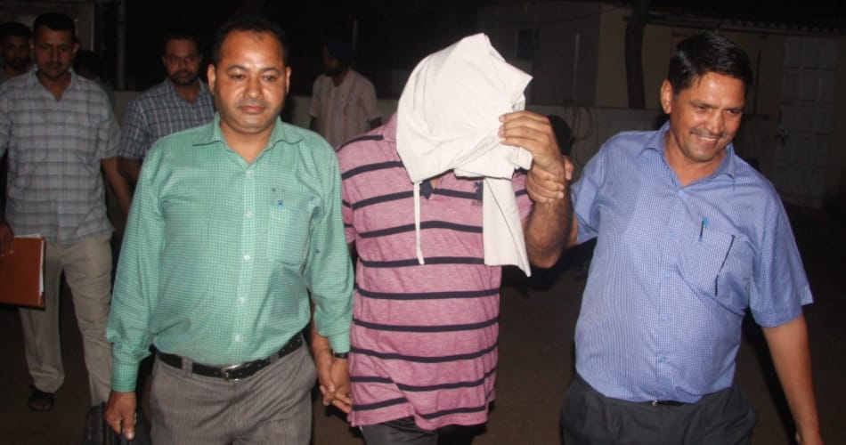 Smuggler arrest with smack
