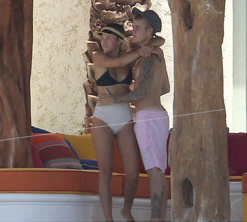 justin bieber and sofia richie kissing each other