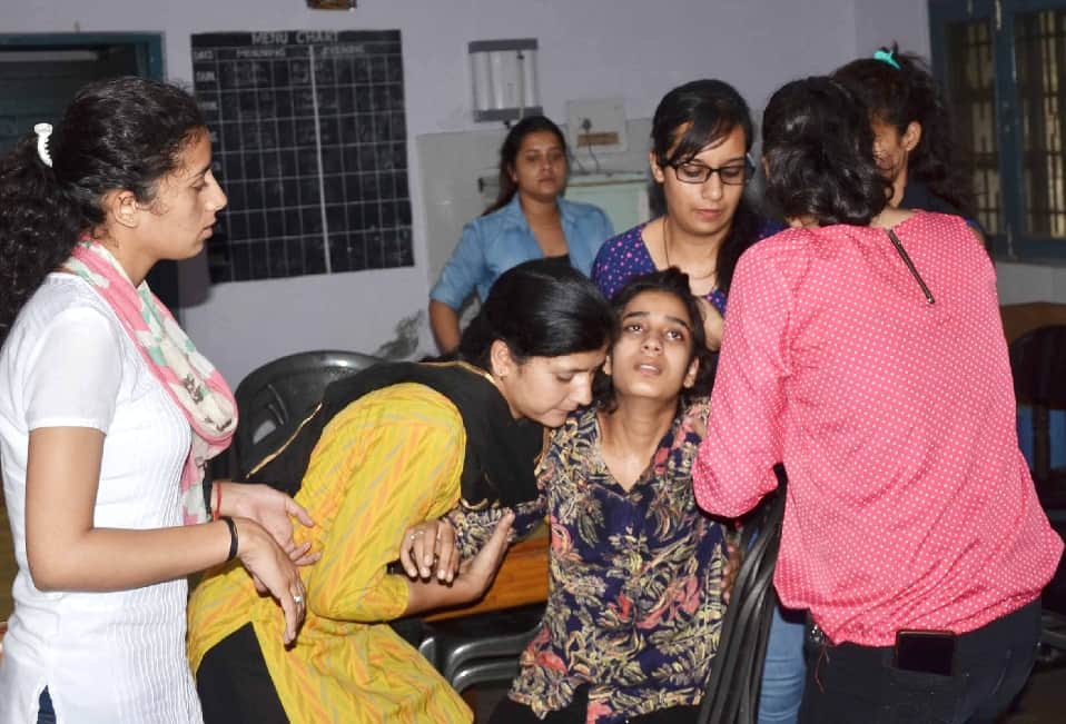 Bsc. Girl student Commit Suicide at Mandi College, live photos.