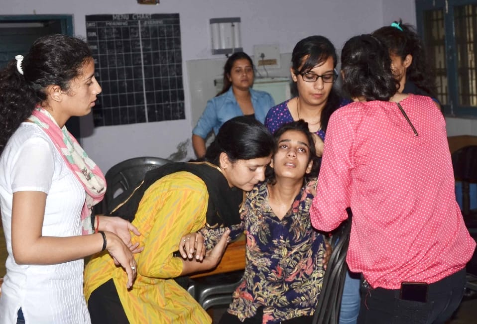 Bsc. Girl student Commit Suicide at Mandi College, live photos.