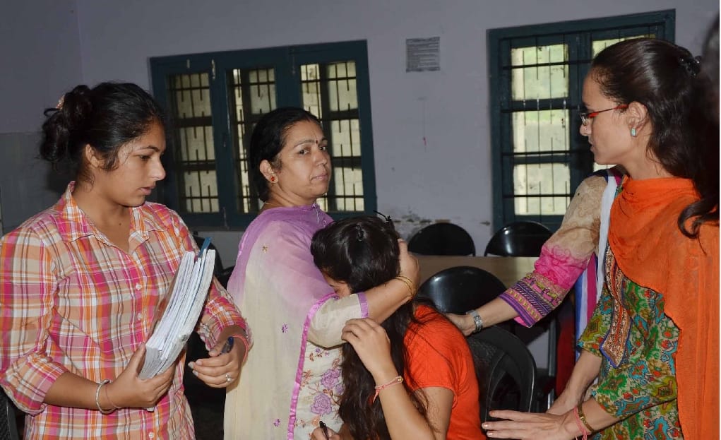 Bsc. Girl student Commit Suicide at Mandi College, live photos.