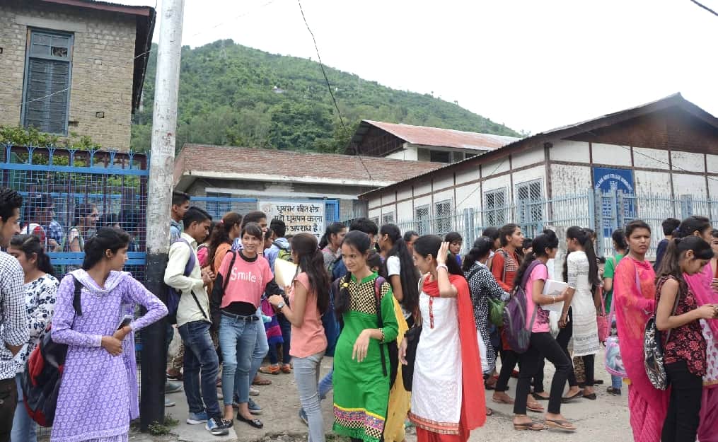 Bsc. Girl student Commit Suicide at Mandi College, live photos.