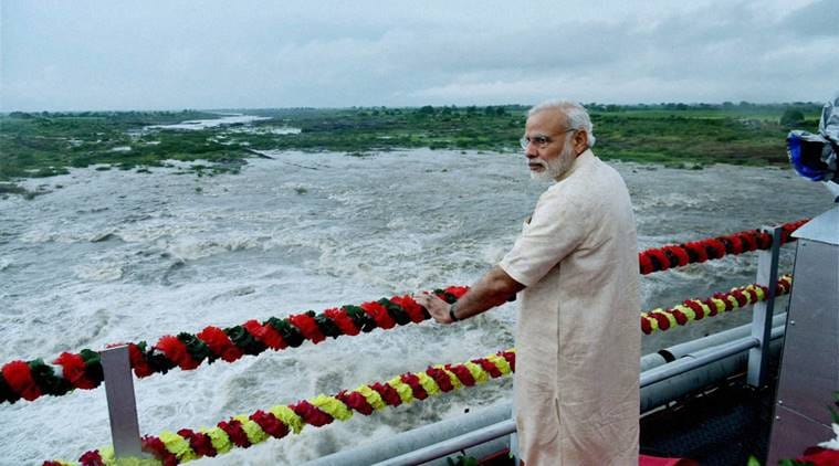 PM modi saves cameraman's life