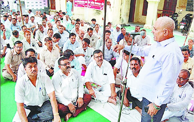  protesting in Collectorate
