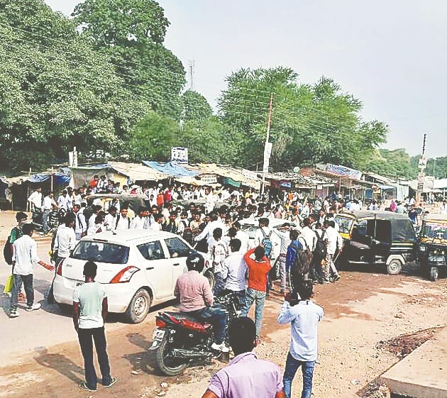Students jaam the road after destroying in college