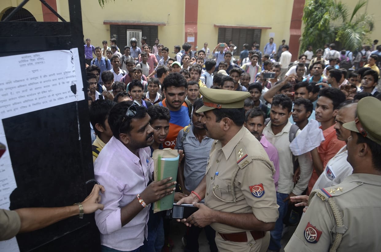polytechnic students protest in lucknow