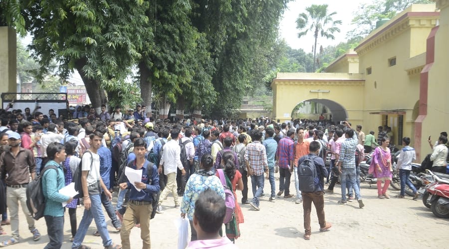 polytechnic students protest in lucknow