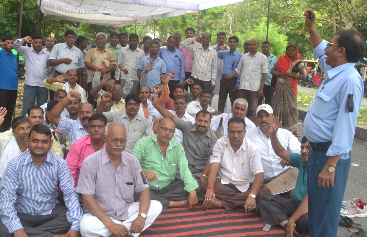 panchayat raj workers protested