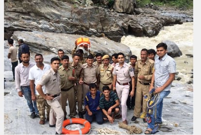 Bridge collapsed at Rohtang Tunnal.
