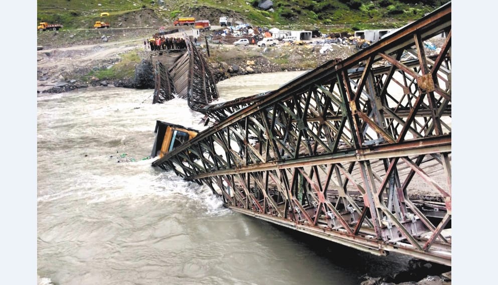 Bridge collapsed at Rohtang Tunnal.