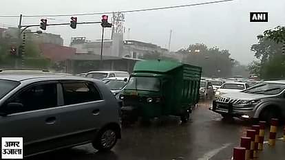 Traffic crawls as heavy rains lashes Delhi