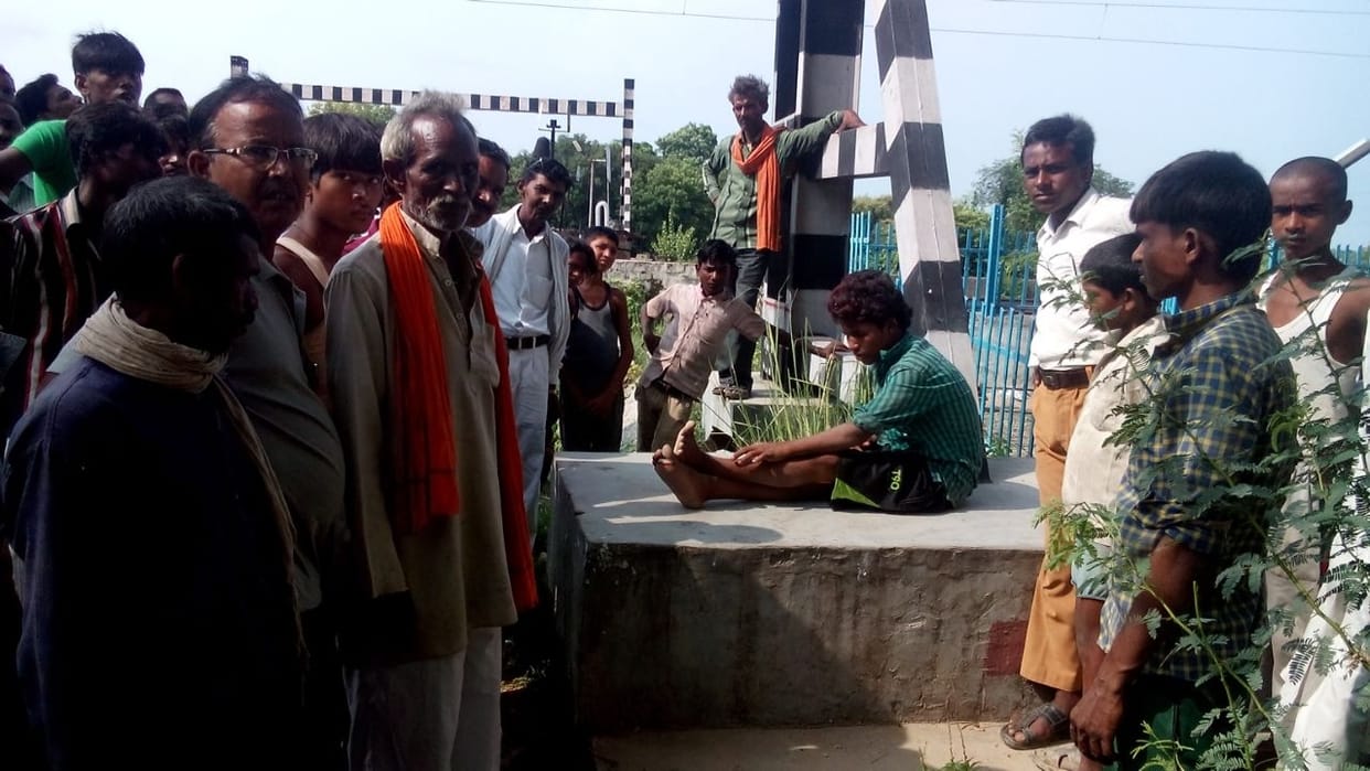 teenager cry in pain but samajwadi ambulance should not come in fatehpur