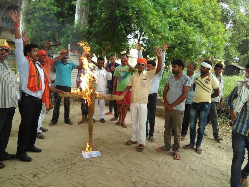 Xen also burnt an effigy of Hiyuwa