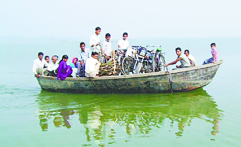 Canoe in the river from drowning death of teenager
