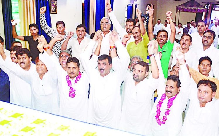 Chaudhry thrown dice of non-Jat