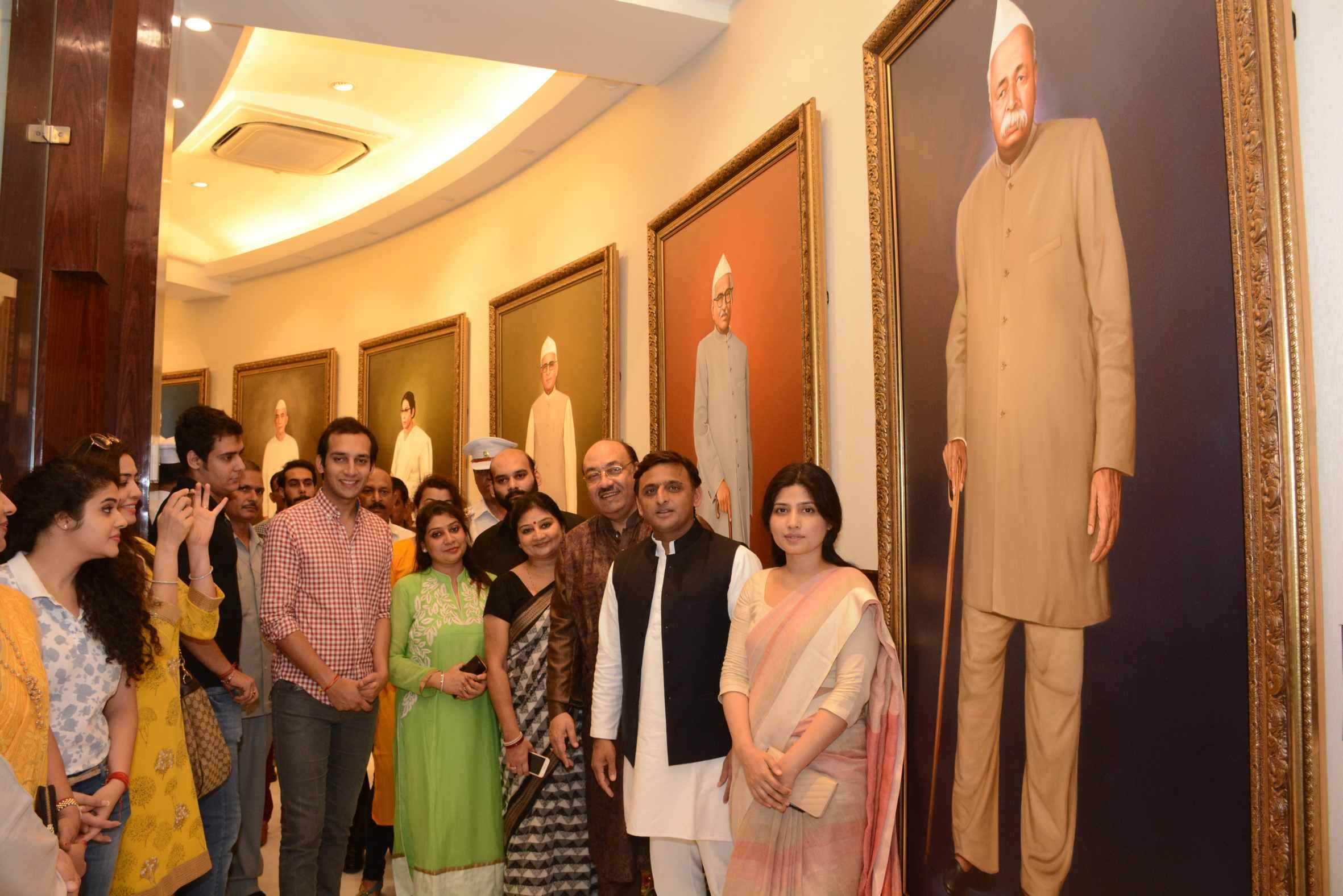 dimple yadav visits vidhan bhawan painting gallery