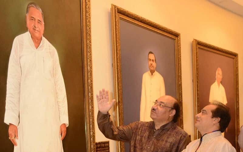 dimple yadav visits vidhan bhawan painting gallery