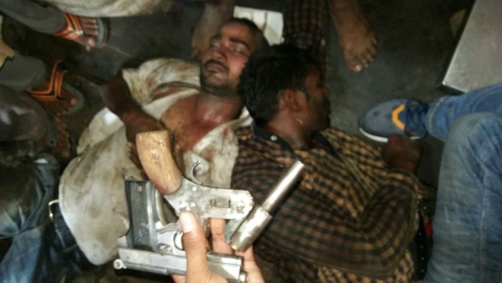 loot in jewellers shop 