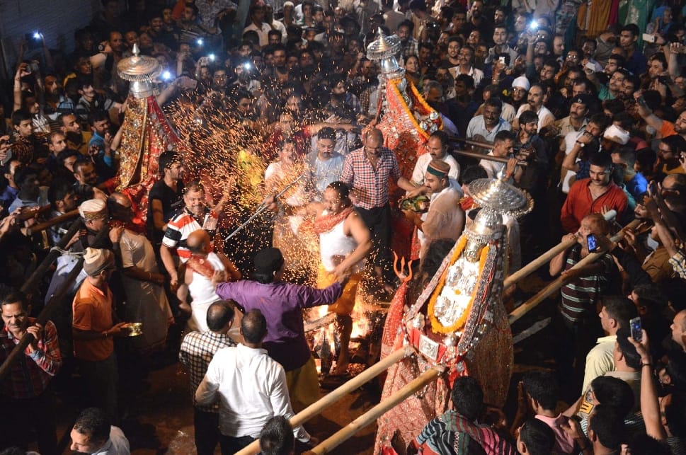 PiliGrim Dance on Fire At Mandi, himachal.