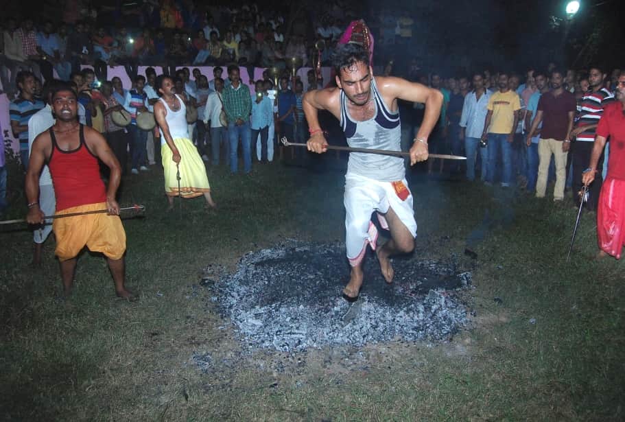 PiliGrim Dance on Fire At Mandi, himachal.