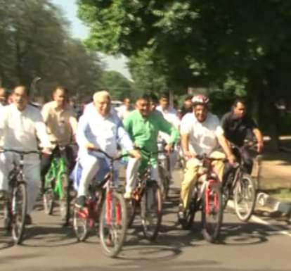 Haryana : CM and ministers reached assembly on cycles