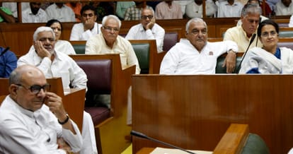 5 bill passes between Huge uproar, reservation movement debrief