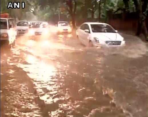 Heavy rain in Delhi ncr, 24 flights cancelled