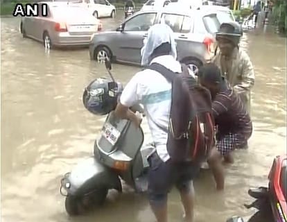 Some pictures of heavy rain in Delhi Ncr