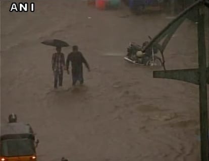 Some pictures of heavy rain in Delhi Ncr