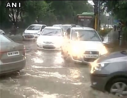 Some pictures of heavy rain in Delhi Ncr
