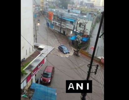 Some pictures of heavy rain in Delhi Ncr