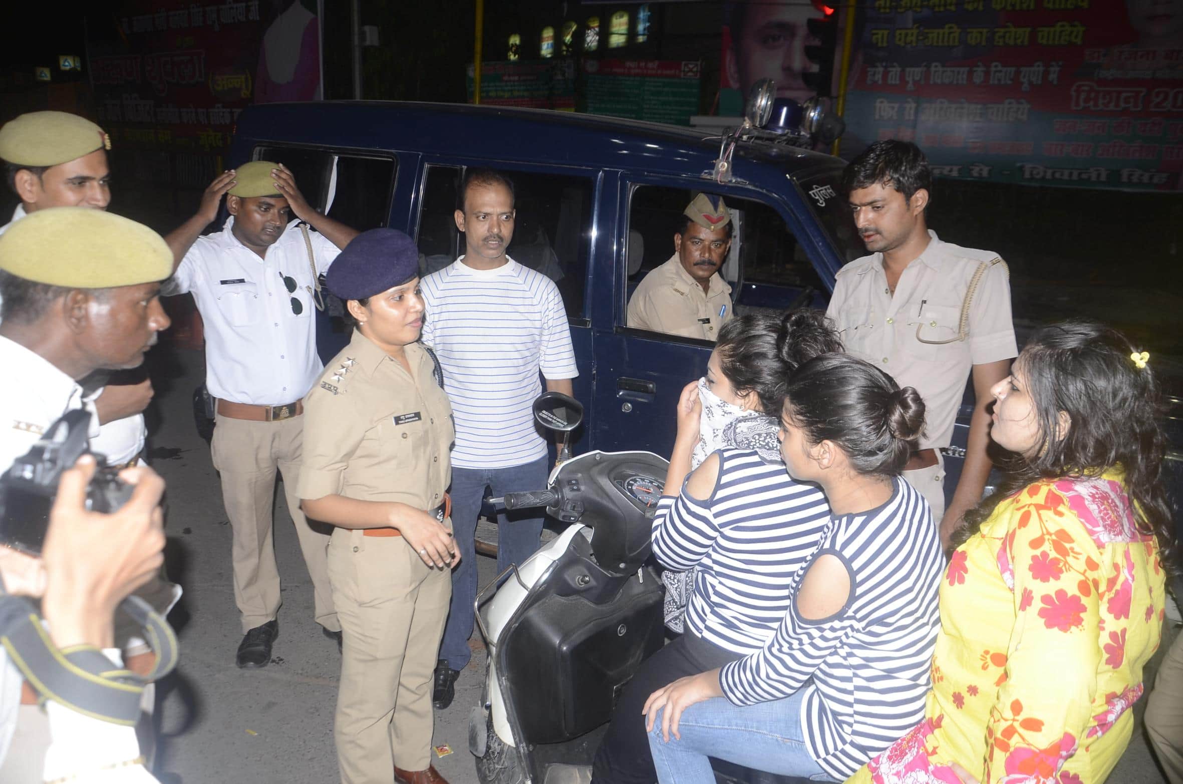 checking by hazratganj traffic police in lucknow