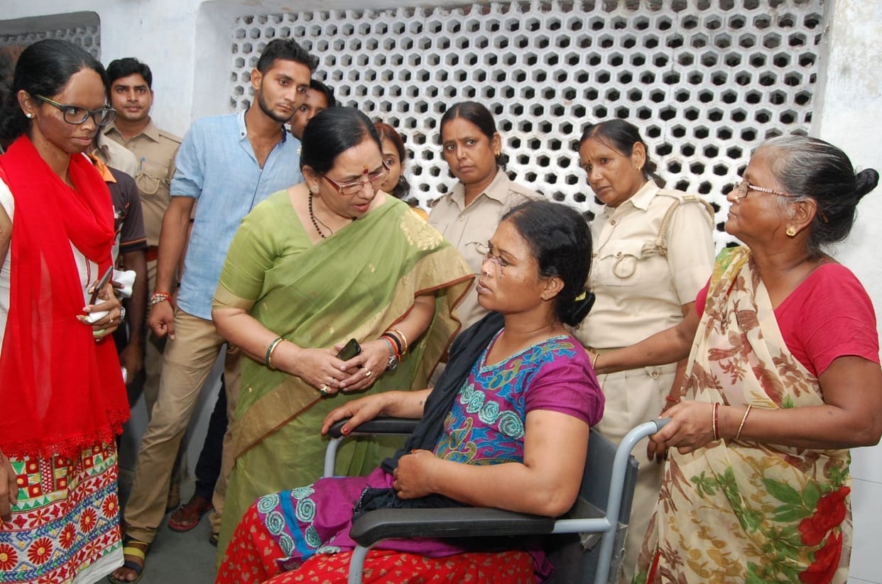 Acid attack victim can not treat well by doctors in Halilet hospital kanpur