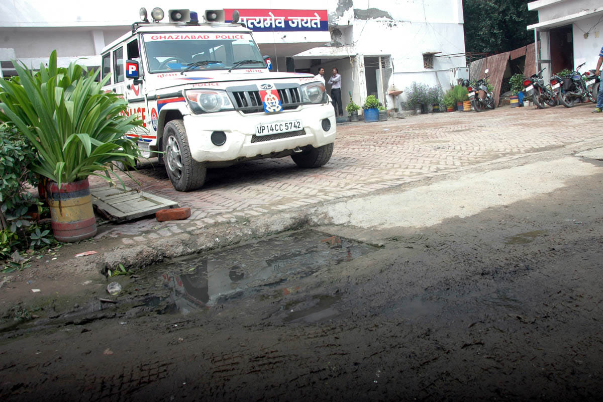 Sahibabad police station 27 in the grip of fever