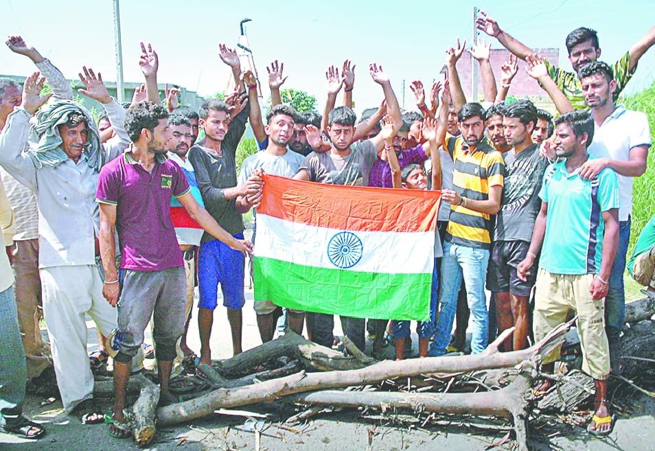 protest against the administration in akhnoor