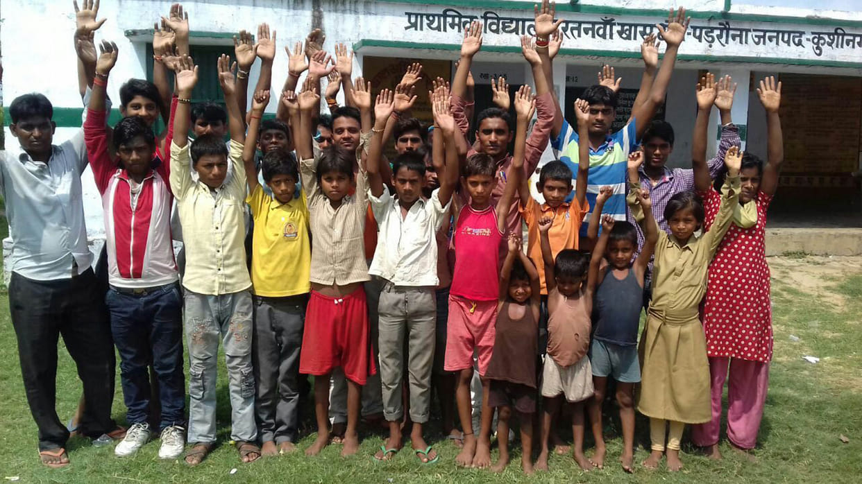 students protested for mid day meal