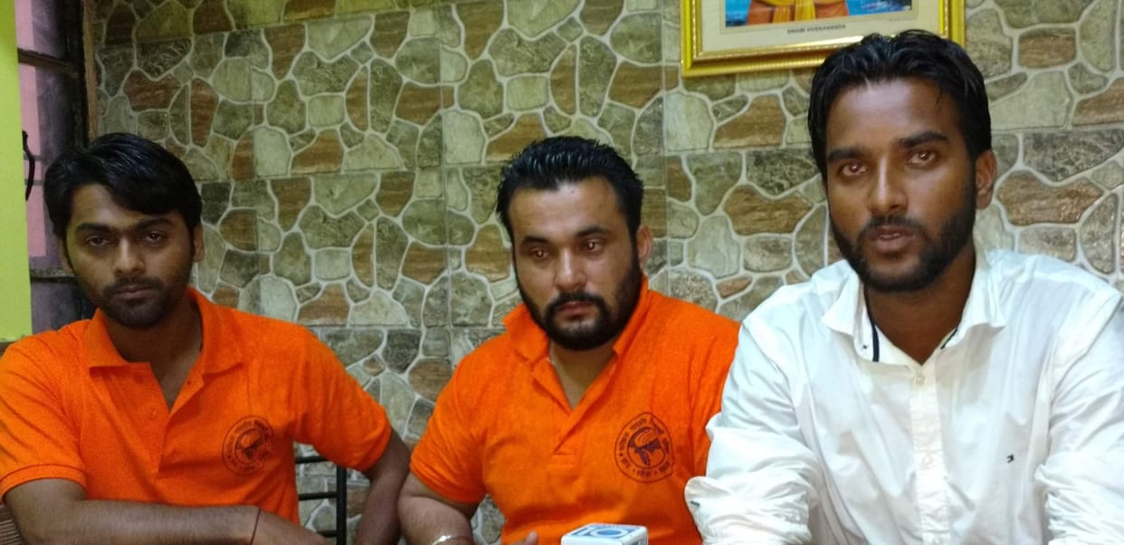 abvp candidate start weeping in press conference.
