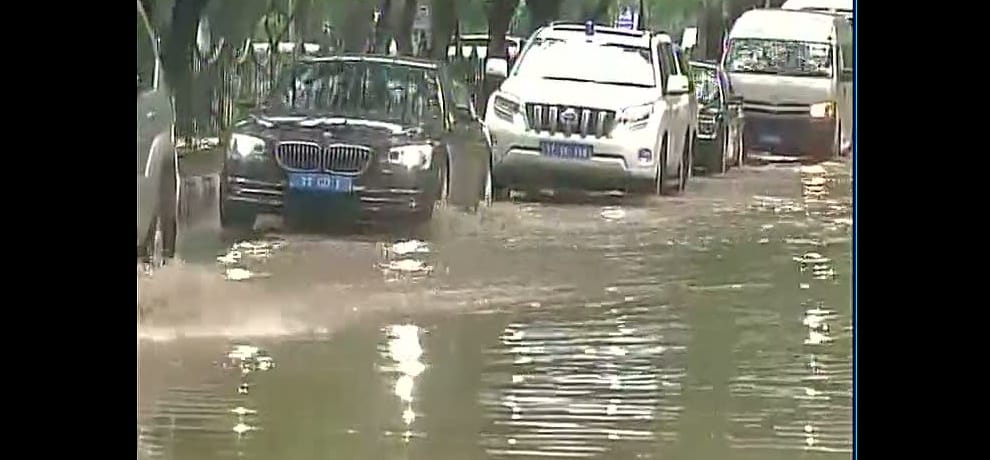 rain lashes delhi ncr, gurgaon badly jam with water logging