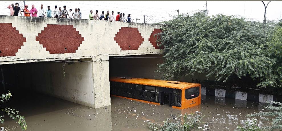 Delhi roads full of water in heavy rain, people anger reflect on social media