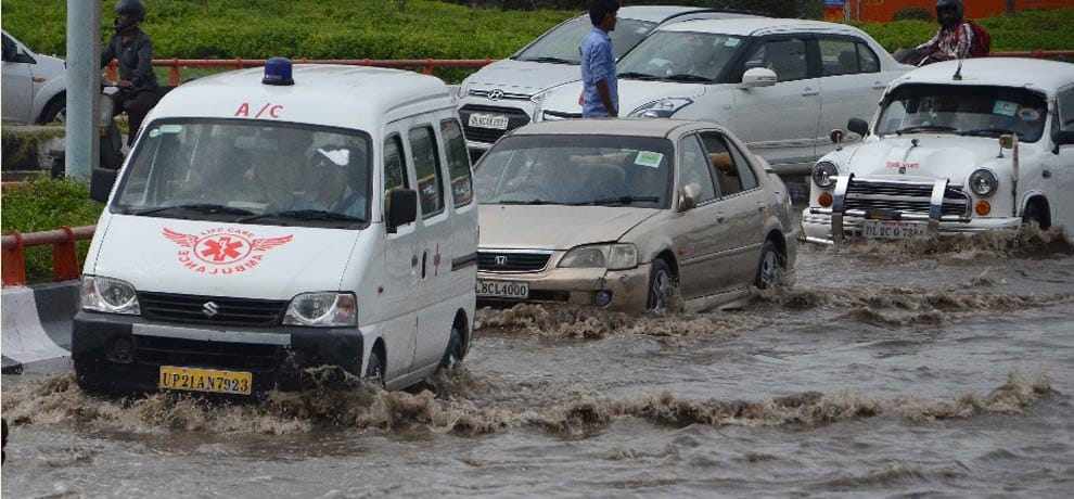 Delhi roads full of water in heavy rain, people anger reflect on social media