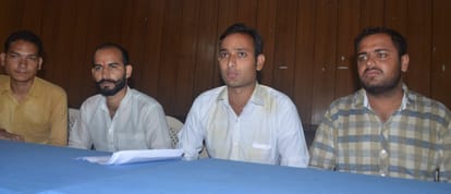 abvp candidate start weeping in press conference.