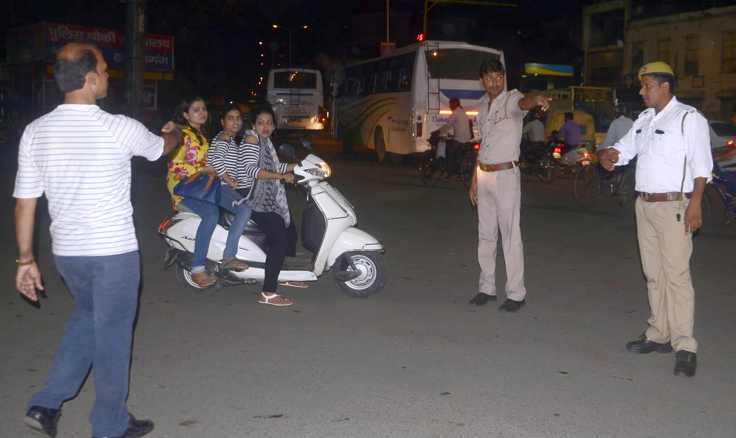 checking by hazratganj traffic police in lucknow