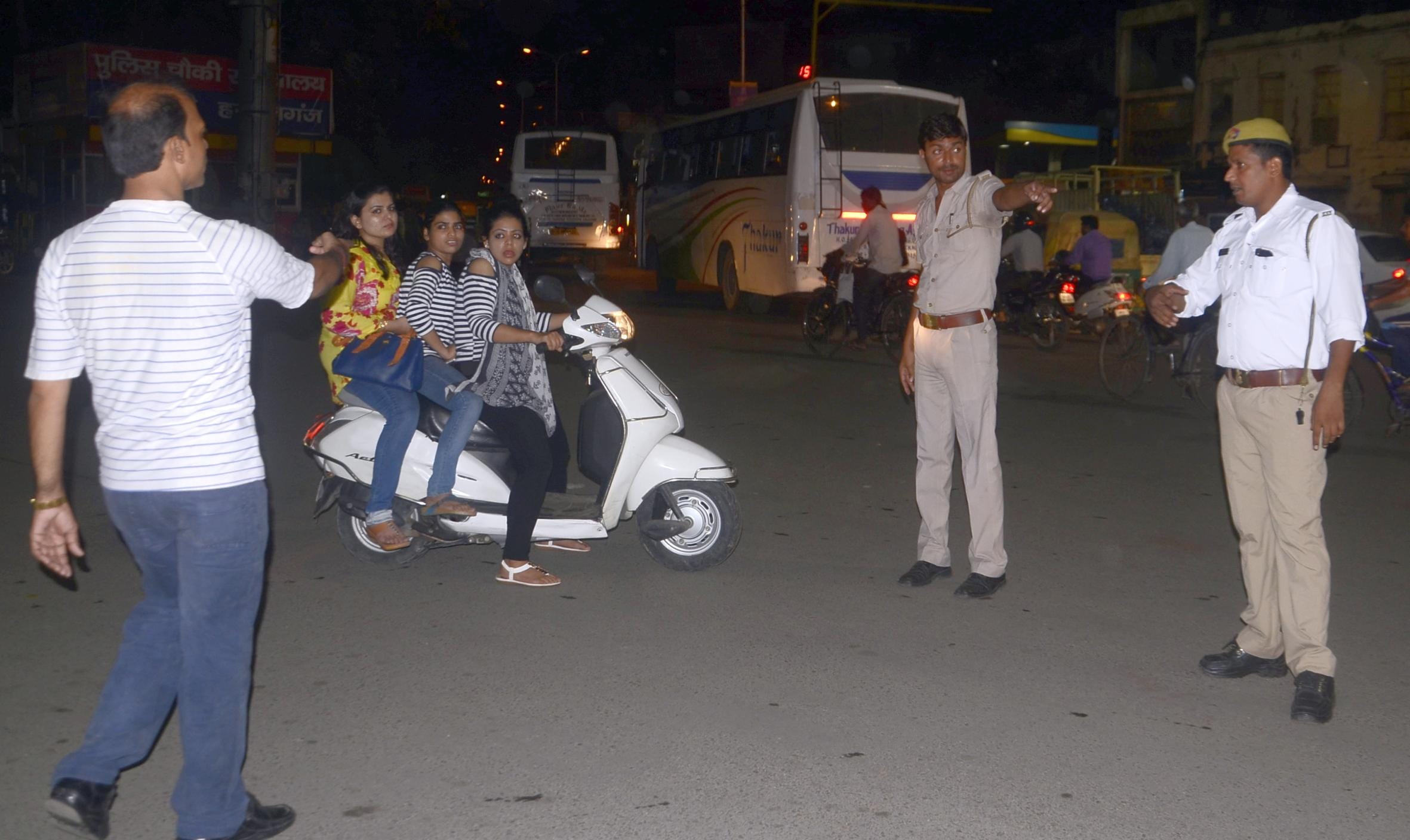 checking by hazratganj traffic police in lucknow