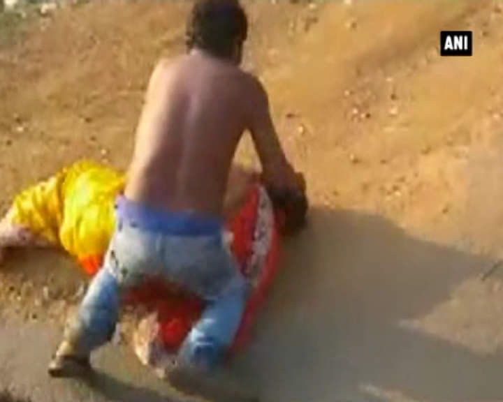 किन्नरों को पीटा