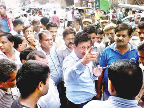 Traders looking indignation officer came on the back foot