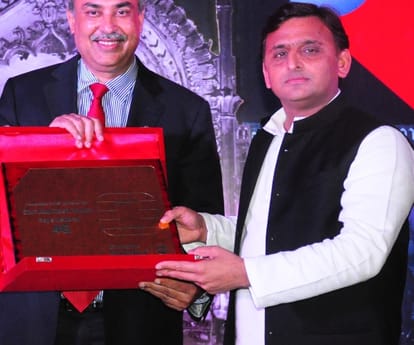 UP govt to distribute smart phones to poors and farmers