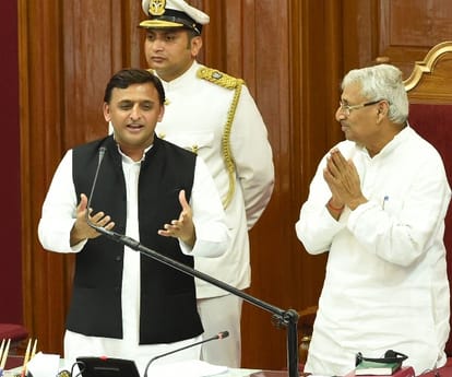  CM akhilesh Yadav expresses his thoughts about politics.