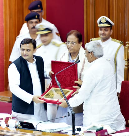  CM akhilesh Yadav expresses his thoughts about politics.