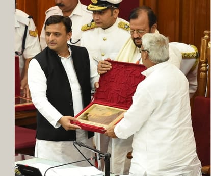  CM akhilesh Yadav expresses his thoughts about politics.