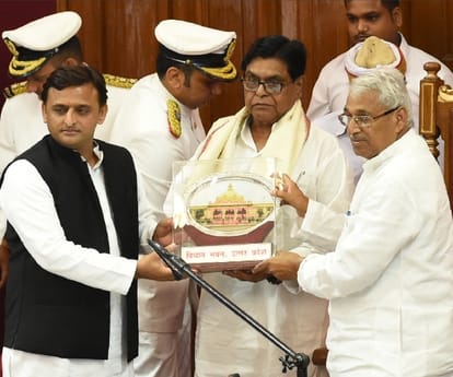  CM akhilesh Yadav expresses his thoughts about politics.